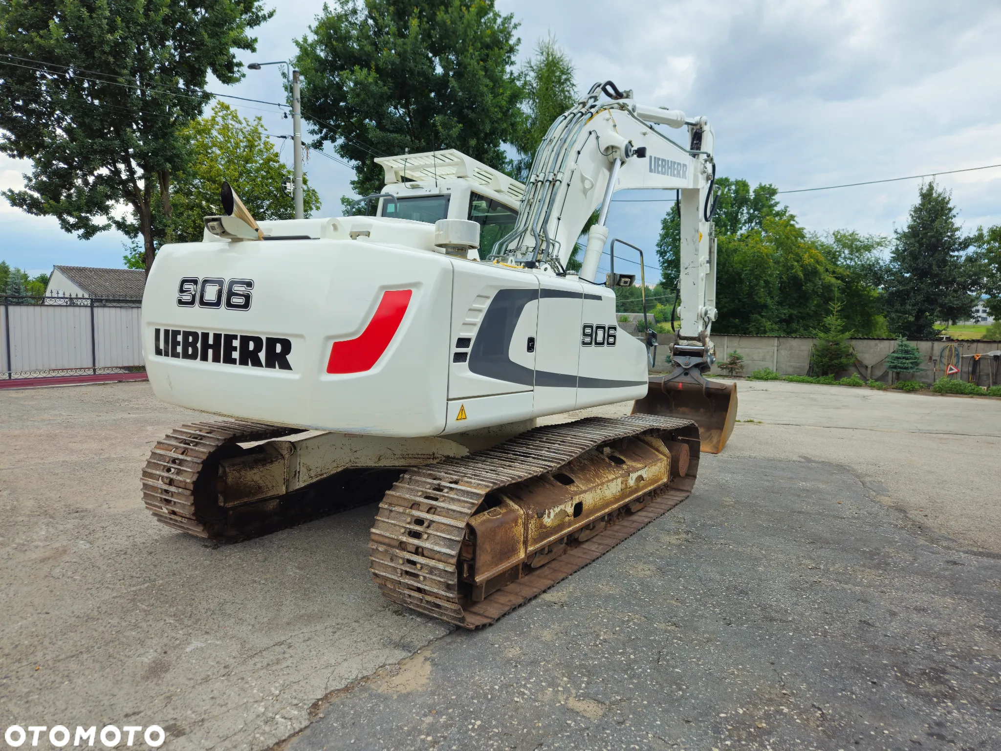 Liebherr R 906 - 4