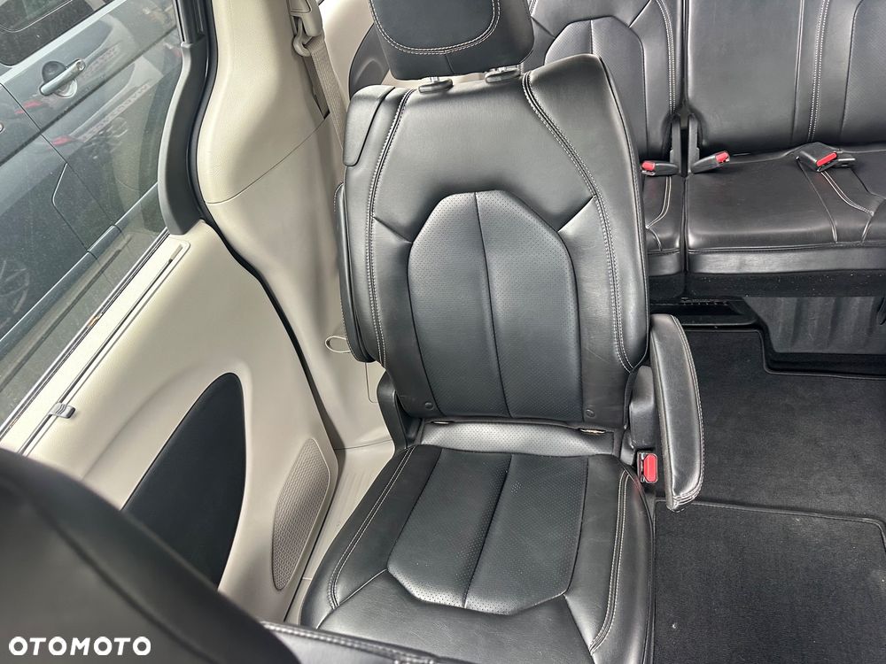Chrysler Pacifica - 14
