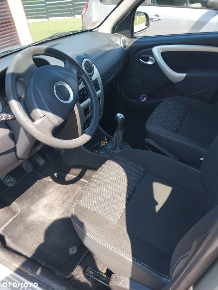 Dacia Sandero 1.2 16V 75 Laureate - 11