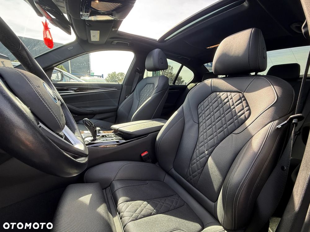 BMW Seria 5 530e xDrive M Sport Edition - 13