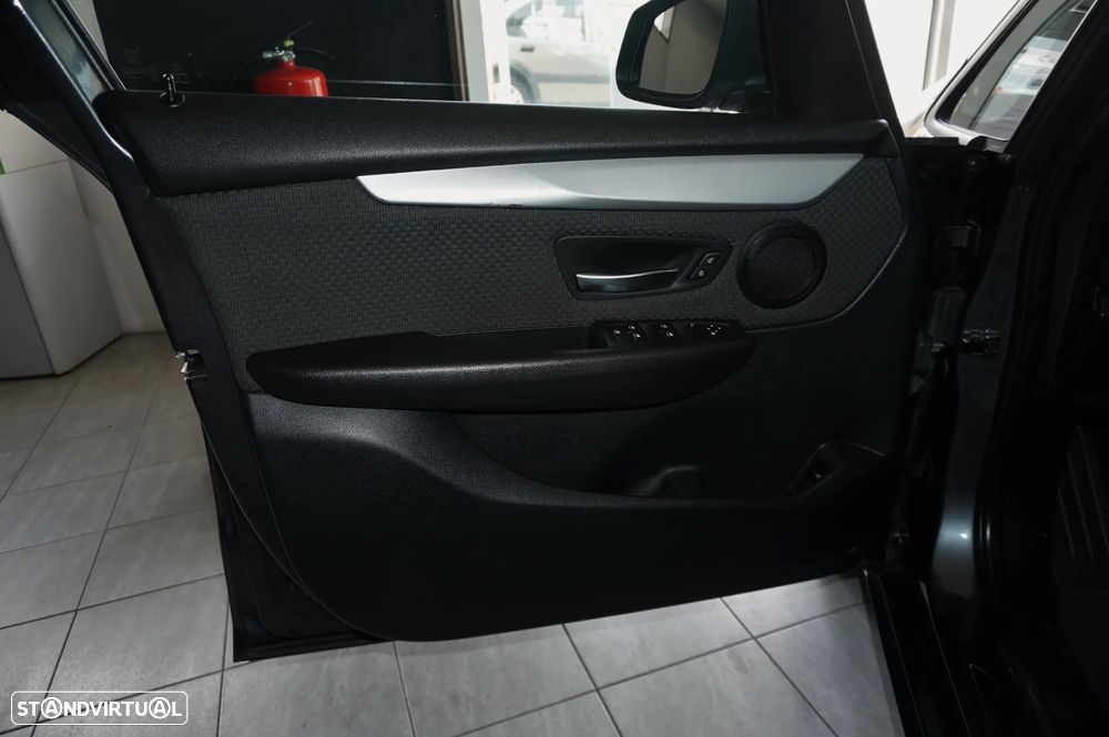BMW 216 Gran Tourer d 7L Line Luxury - 24