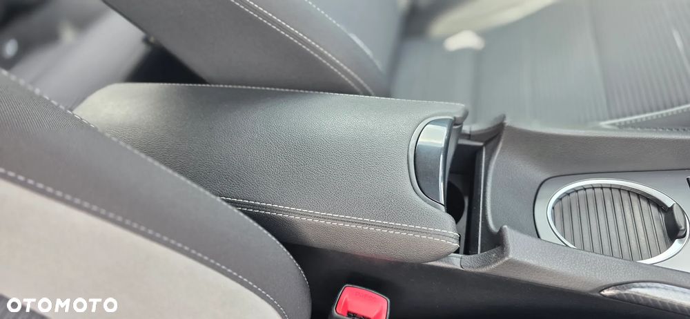 Toyota Avensis 2.0 Premium MS - 29