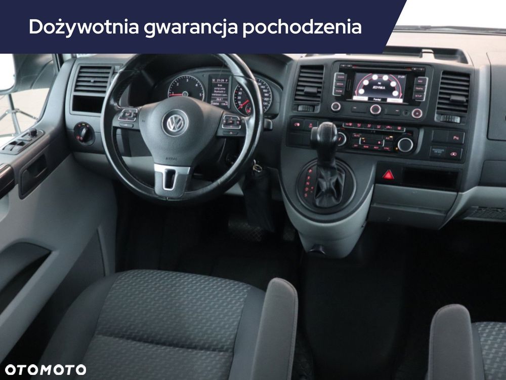 Volkswagen Caravelle - 9