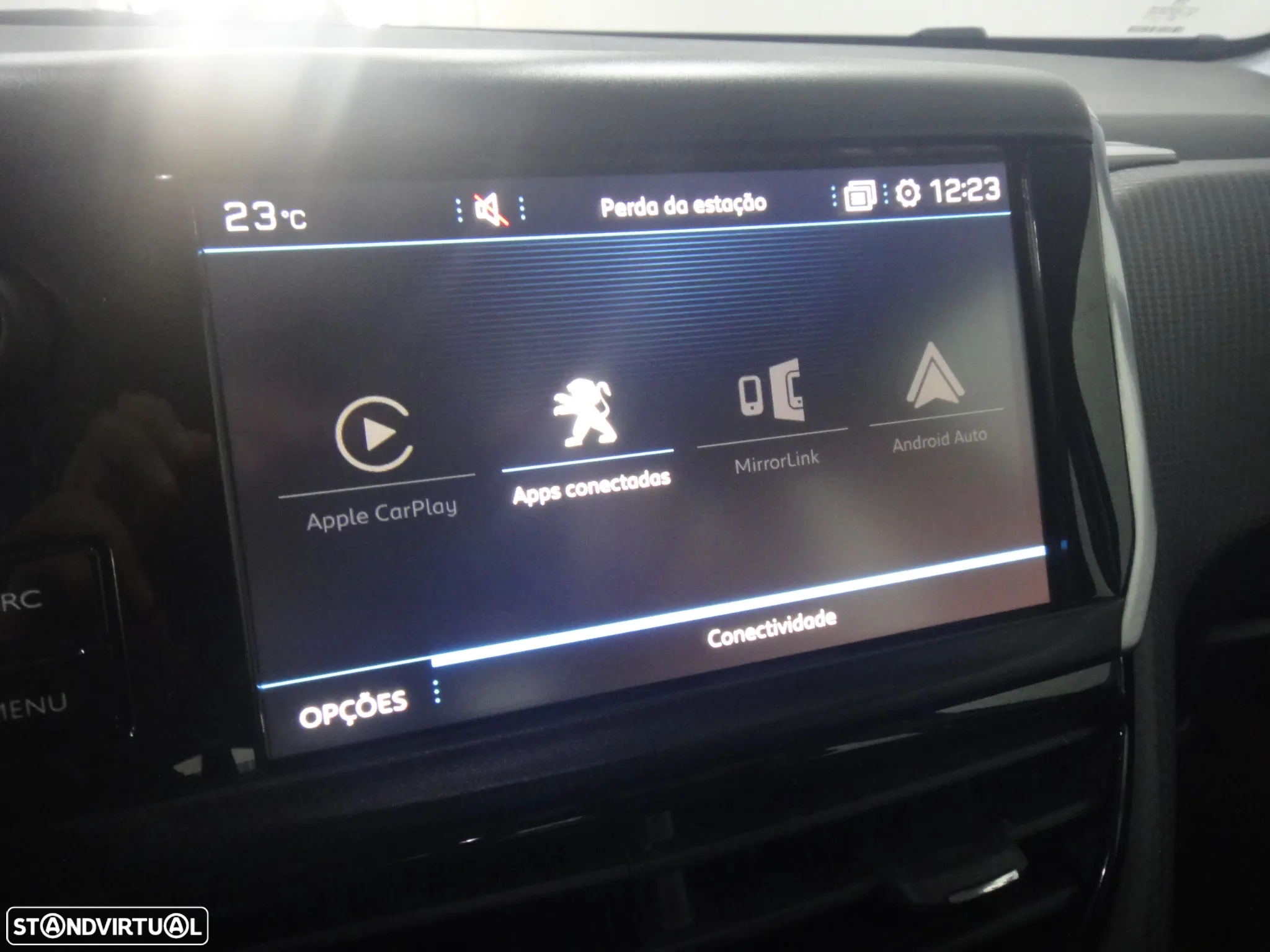 Peugeot 2008 1.2 PureTech Allure EAT6 - 23