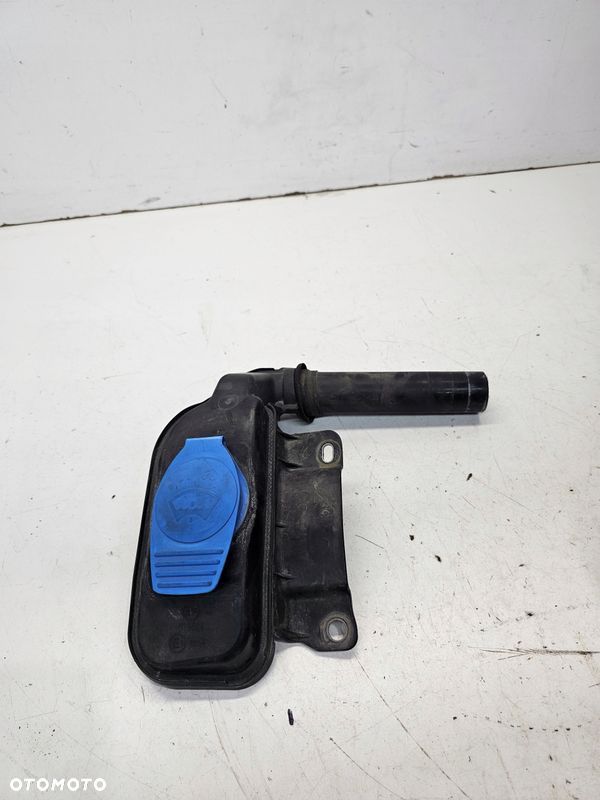 WLEW PŁYNU DO SPRYSKIWACZY AUDI Q5 8R 8R0955452A - 2