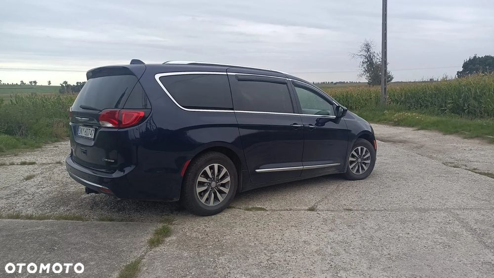 Chrysler Pacifica - 3