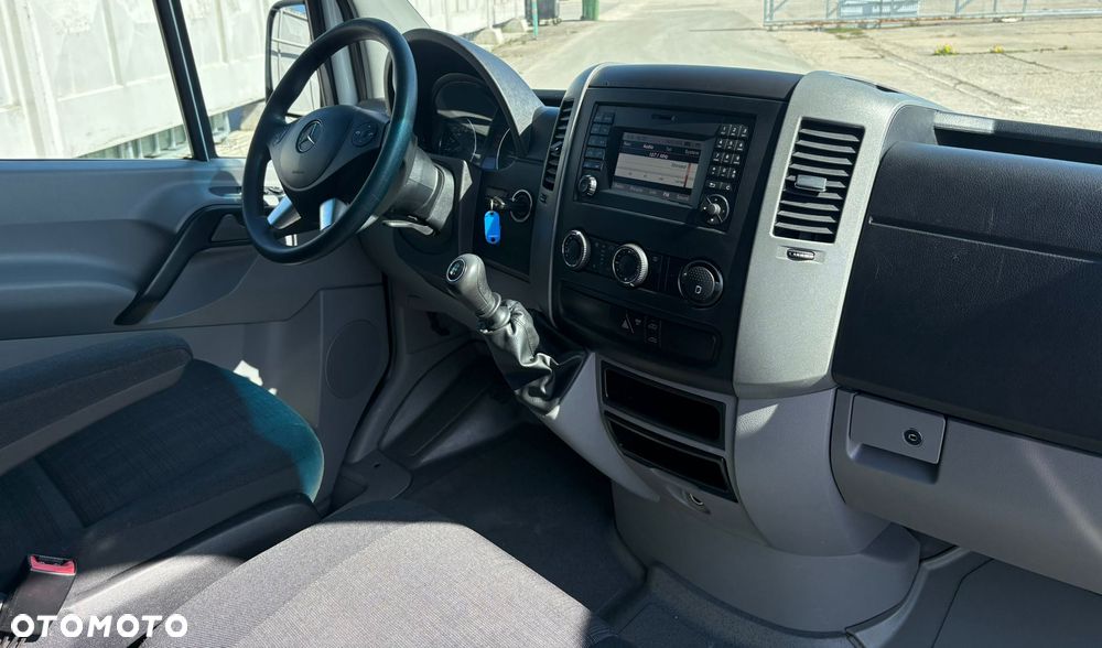 Mercedes-Benz Sprinter - 12