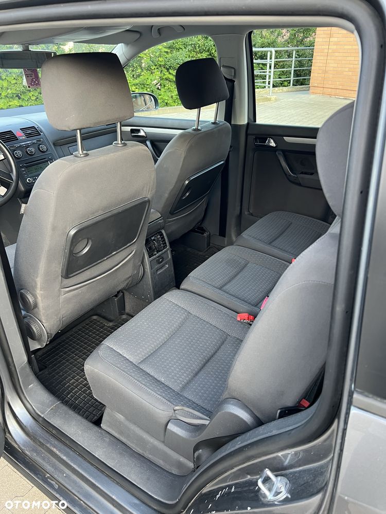 Volkswagen Touran - 5