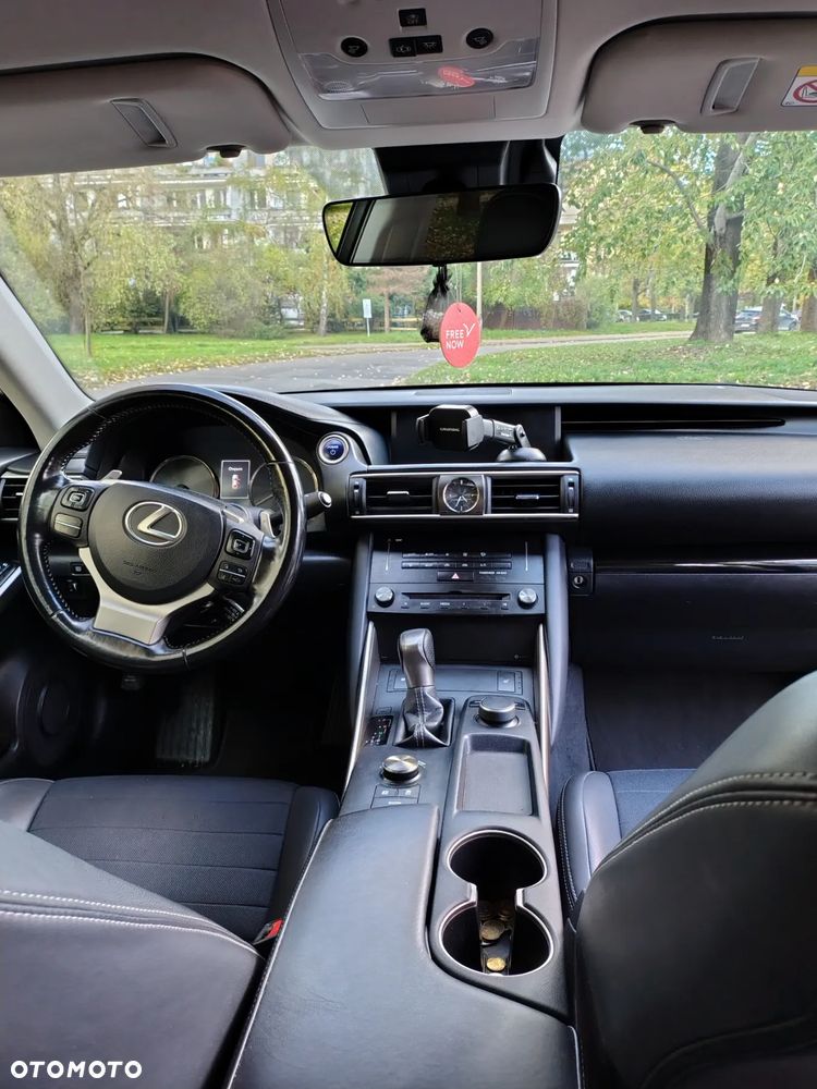 Lexus IS 300h Elegance - 7