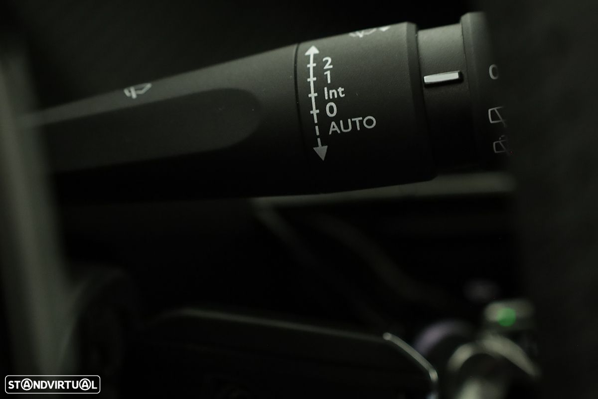 Peugeot 2008 1.2 PureTech Allure - 17