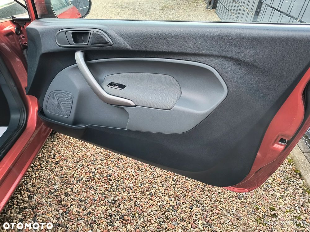 Ford Fiesta 1.25 Ambiente EU5 - 13