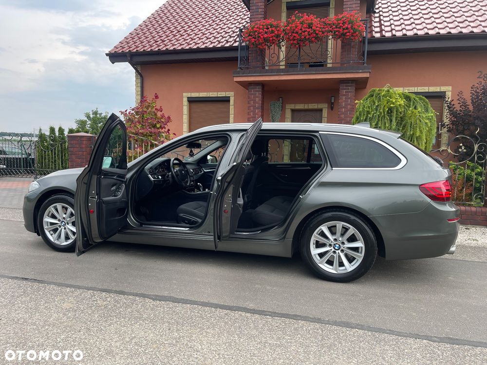 BMW Seria 5 525d Sport-Aut Modern Line - 23