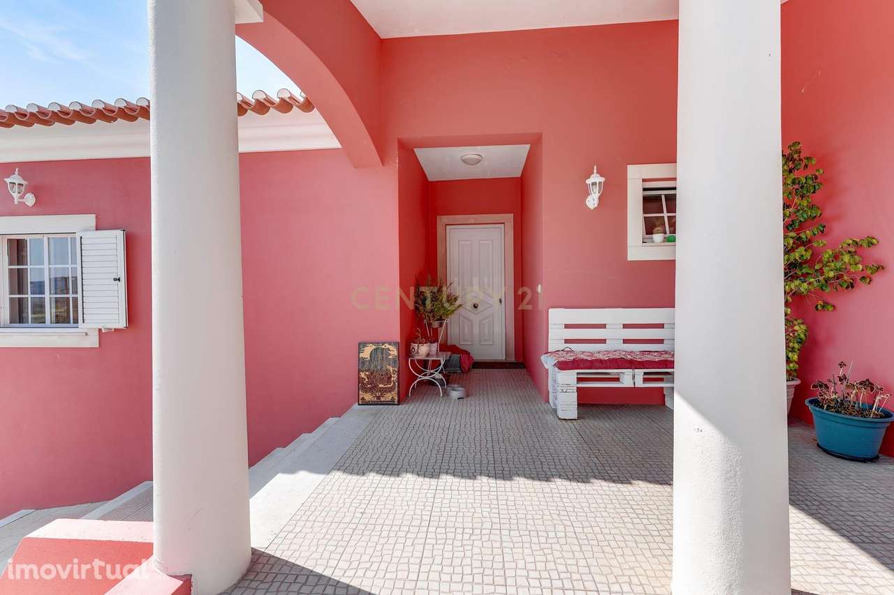 Moradia T5 Isolada na Chamusca – Vista Desafogada para o Campo! - Grande imagem: 4/50