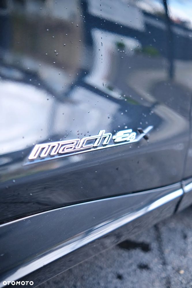 Ford Mustang Mach-E - 16