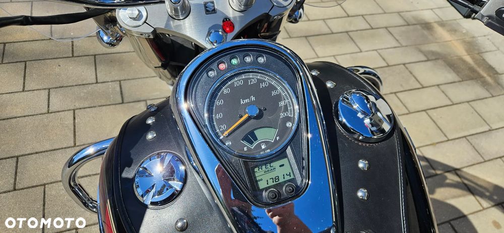 Suzuki Intruder - 12