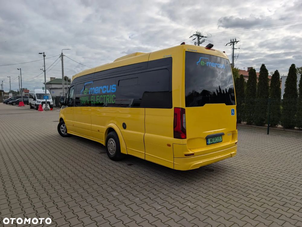Mercedes-Benz eSprinter - 11
