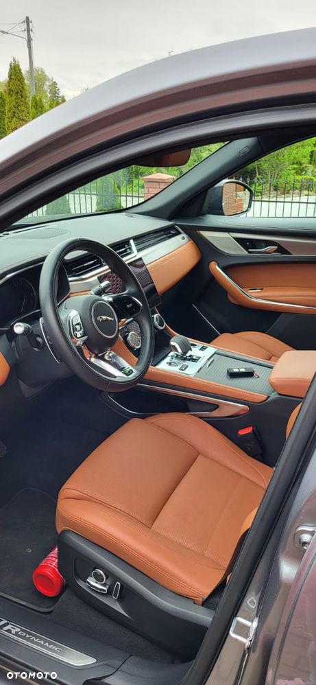 Jaguar F-Pace 2.0 P250 mHEV AWD R-Dynamic Black - 9