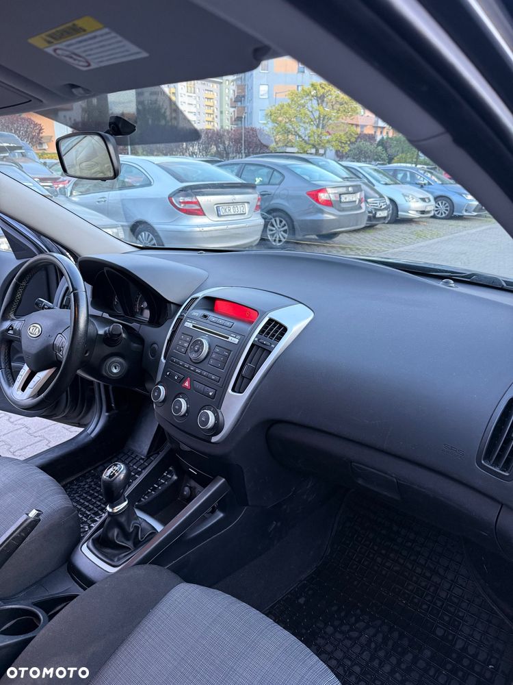 Kia Ceed 1.6 CVVT Dream-Team Edition - 38