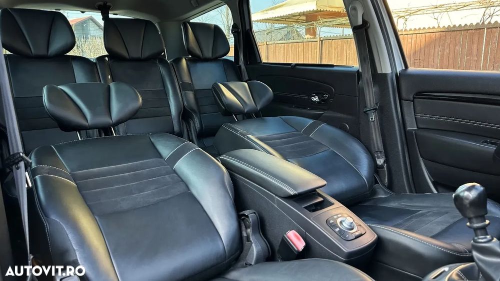 Renault Grand Scenic ENERGY dCi 130 Start & Stop Bose Edition - 37