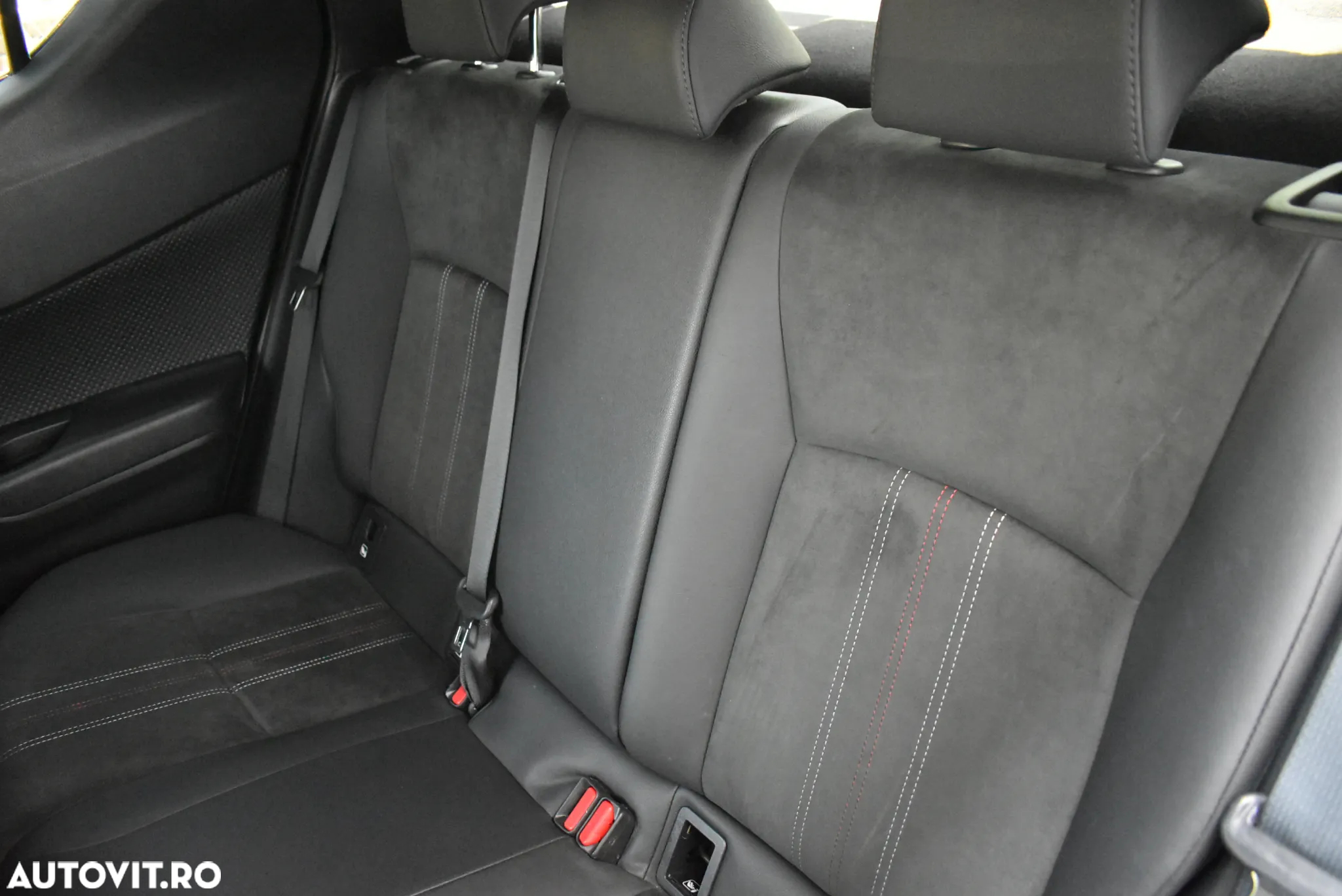 Toyota C-HR 2.0 Hybrid GR Sport - 24