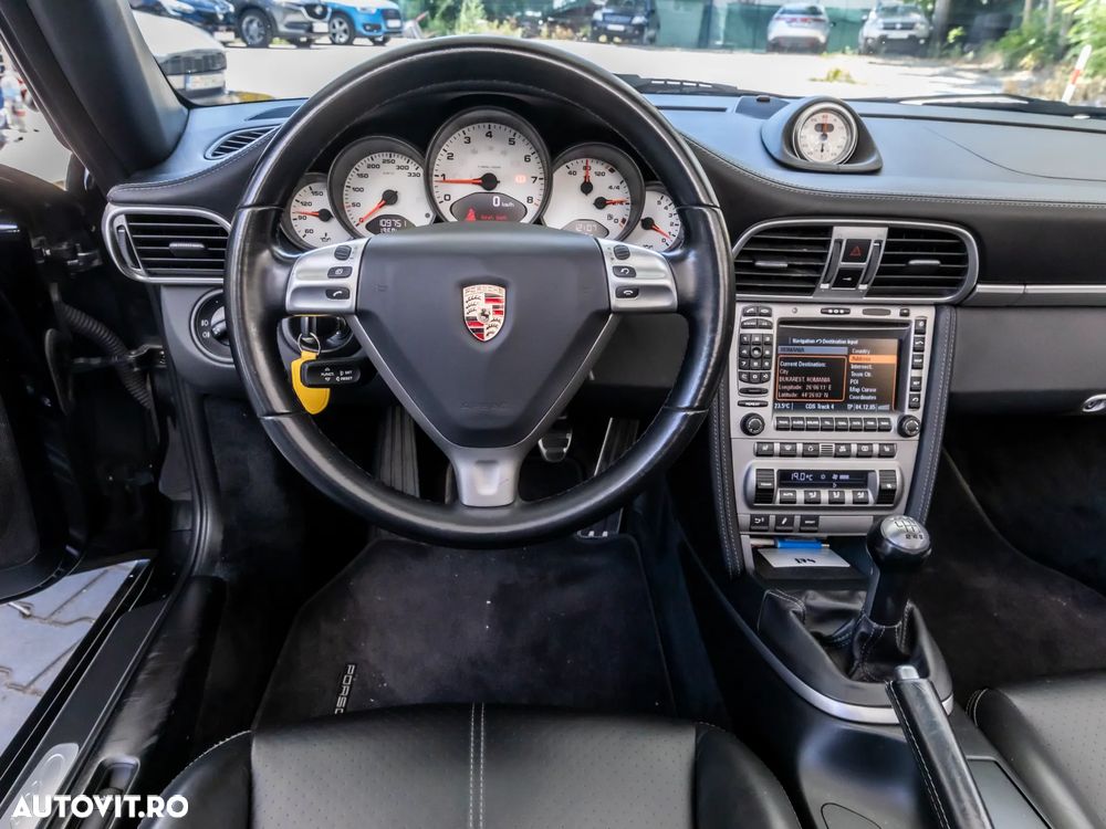 Porsche 911 Carrera 4 S Cabrio - 23