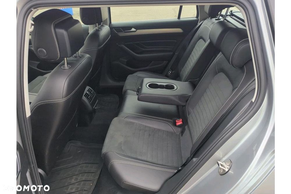 Volkswagen Passat Variant 2.0 TDI EVO Elegance DSG - 8