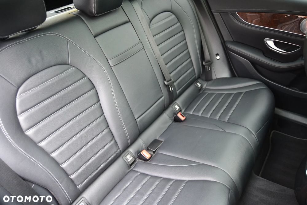 Mercedes-Benz GLC 300 4Matic 9G-TRONIC Exclusive - 32