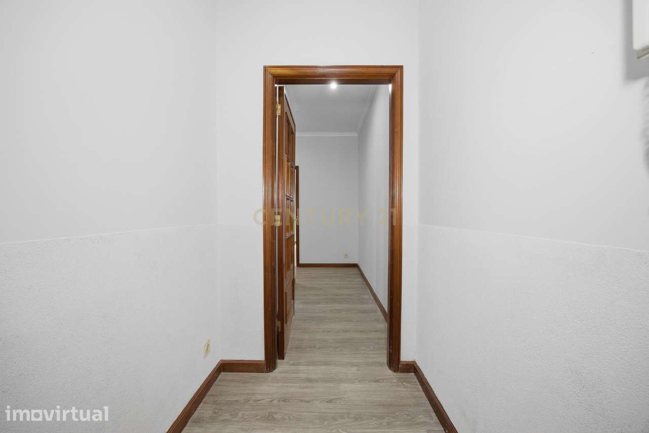 Apartamento T1 de duas frentes com Varanda a Poente - Grande imagem: 5/15