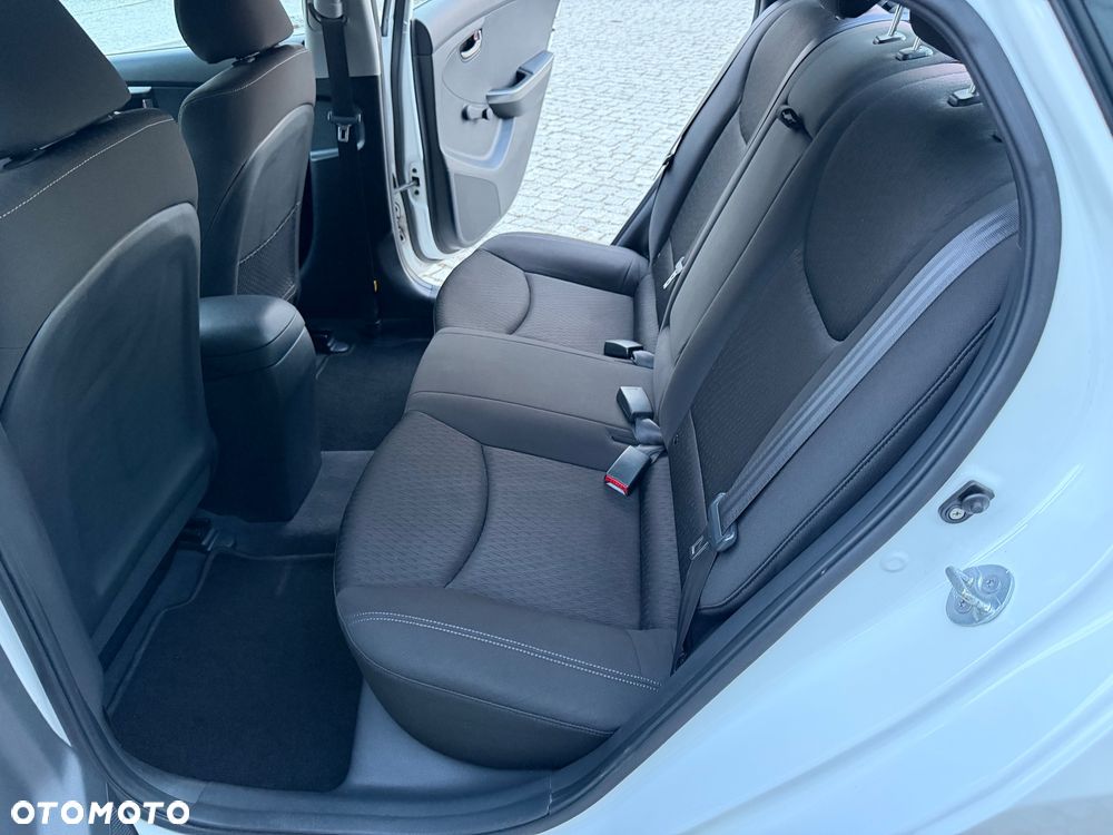 Hyundai Elantra 1.6 Comfort - 19