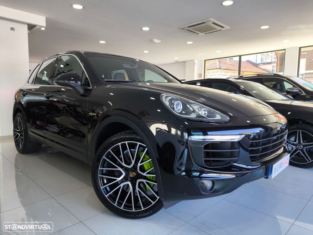 Porsche Cayenne S E-Hybrid - 1
