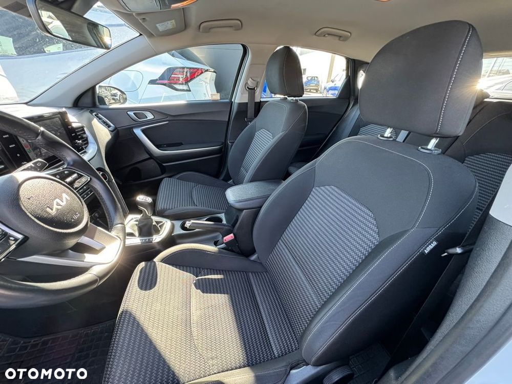 Kia Ceed 1.5 T-GDI M - 10
