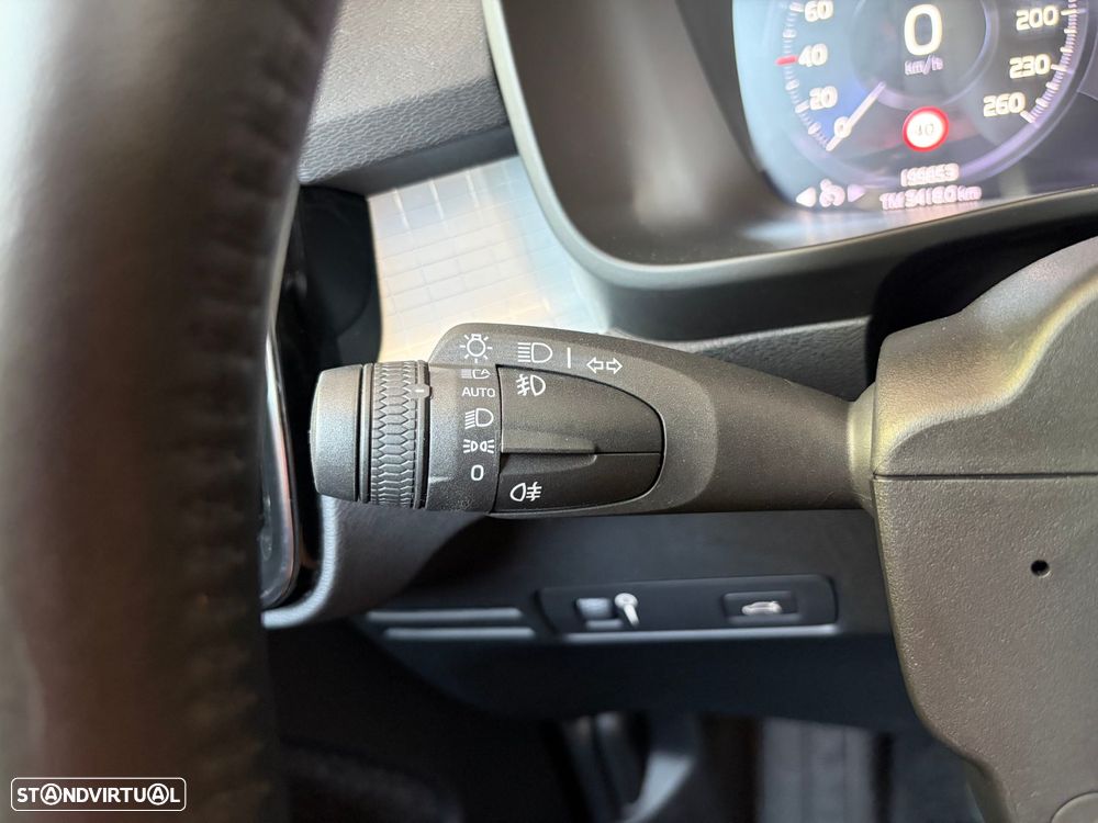 Volvo XC 40 2.0 D3 Momentum Plus - 16