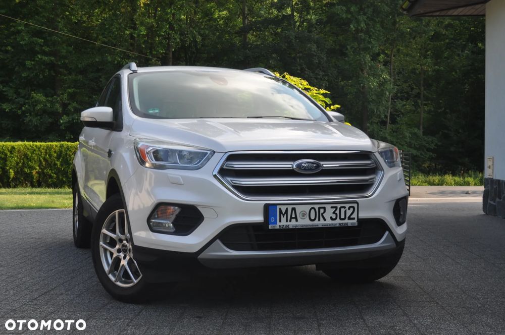 Ford Kuga 1.5 EcoBoost 2x4 Titanium - 1