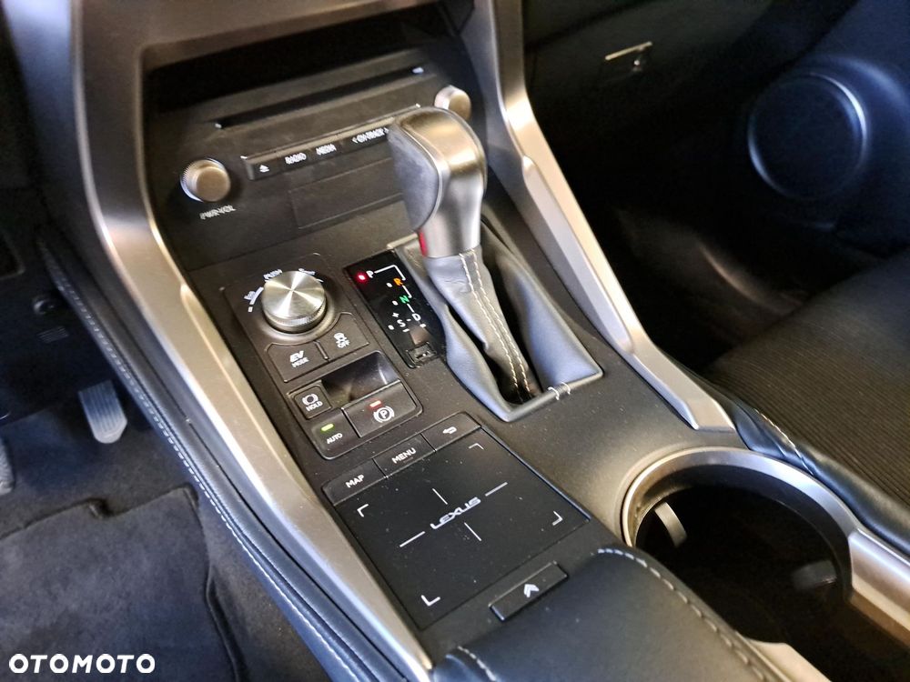 Lexus NX 300h Business Edition AWD - 28