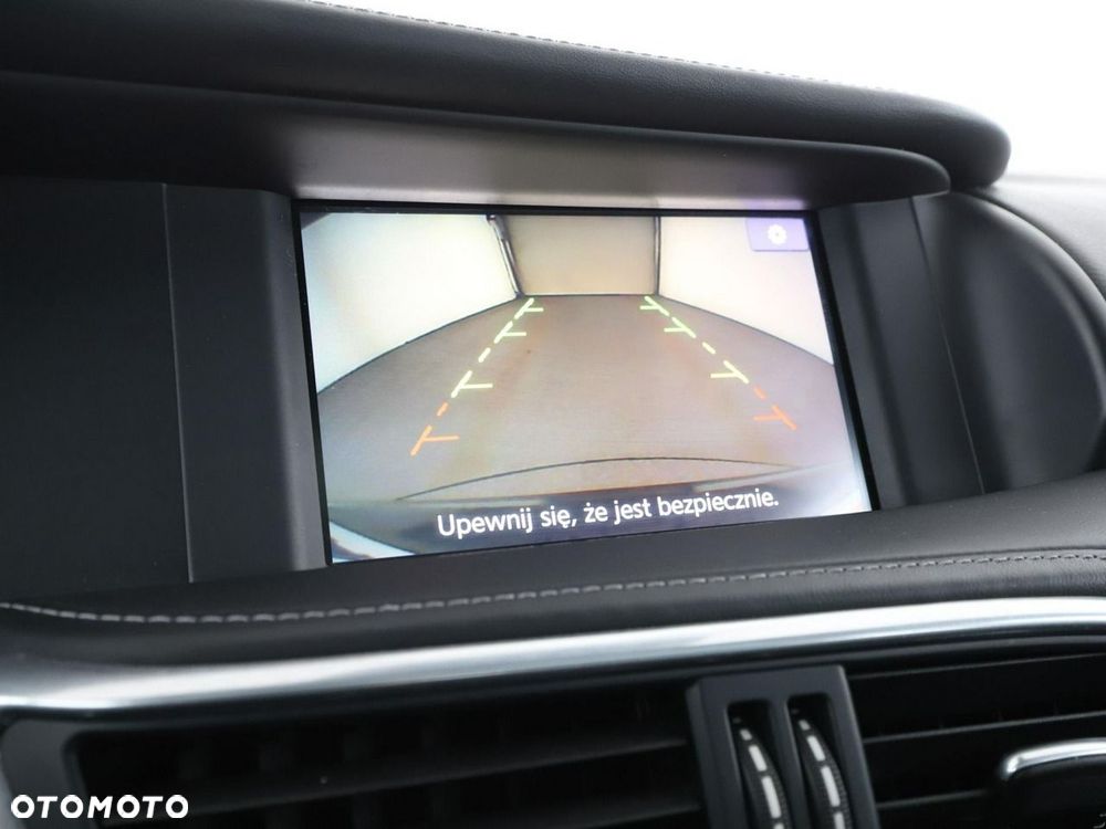 Infiniti Q30 1.5d - 25
