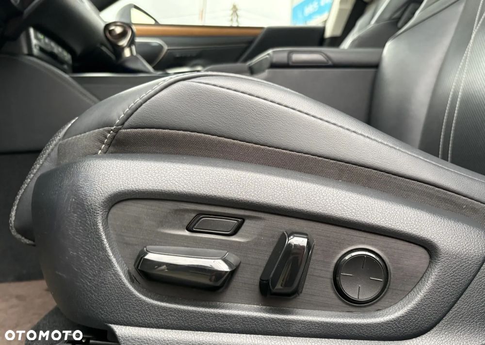 Lexus ES 300h Omotenashi - 12