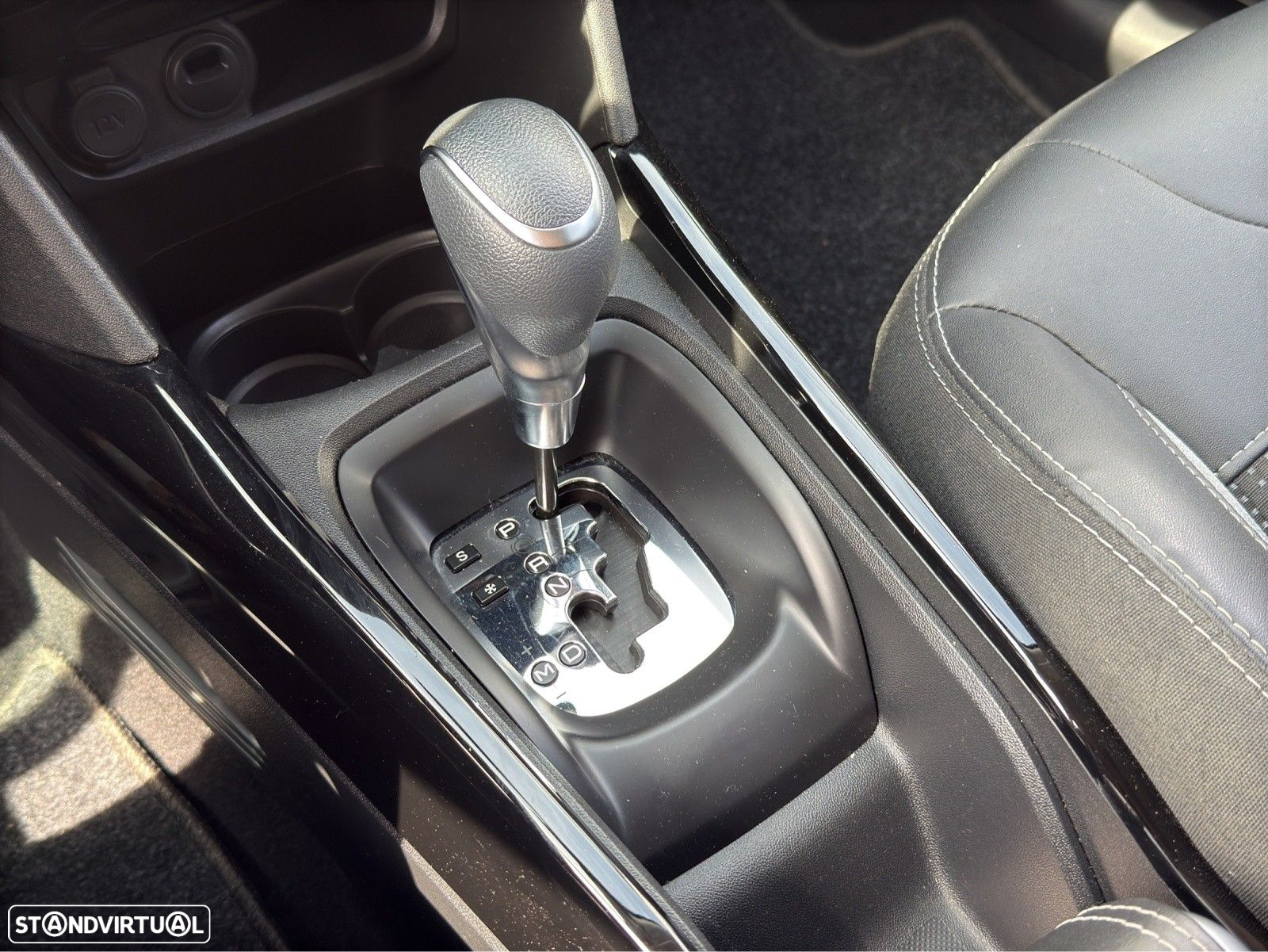 Peugeot 2008 1.2 PureTech Allure EAT6 - 10