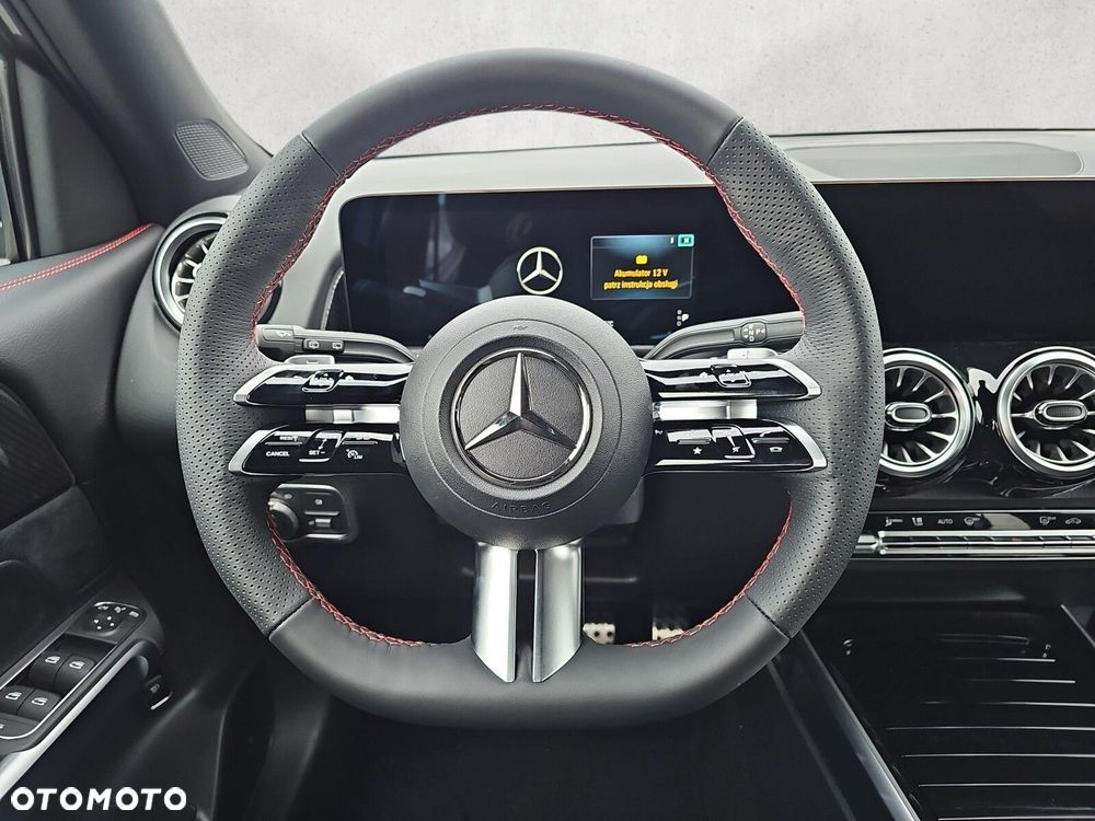 Mercedes-Benz GLB - 14