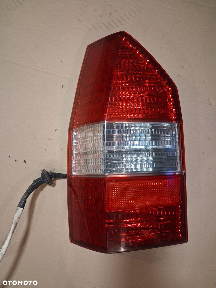Lampa tył MITSUBISHI SPACE WAGON lewa  OE - 1
