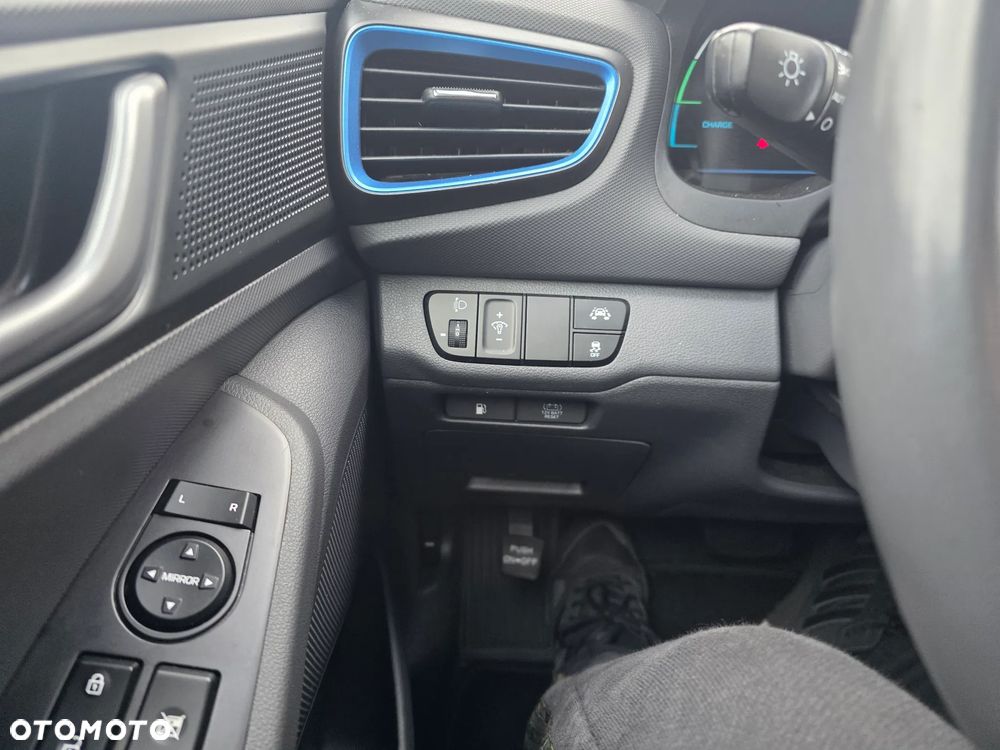 Hyundai IONIQ - 21