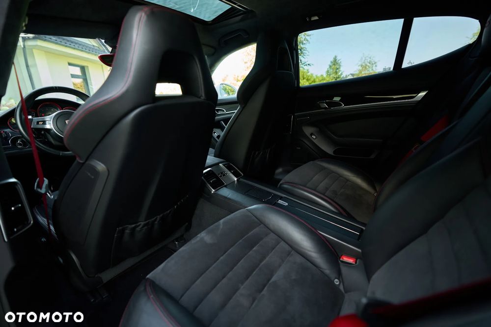 Porsche Panamera GTS - 30