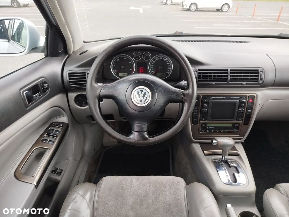 Volkswagen Passat - 4