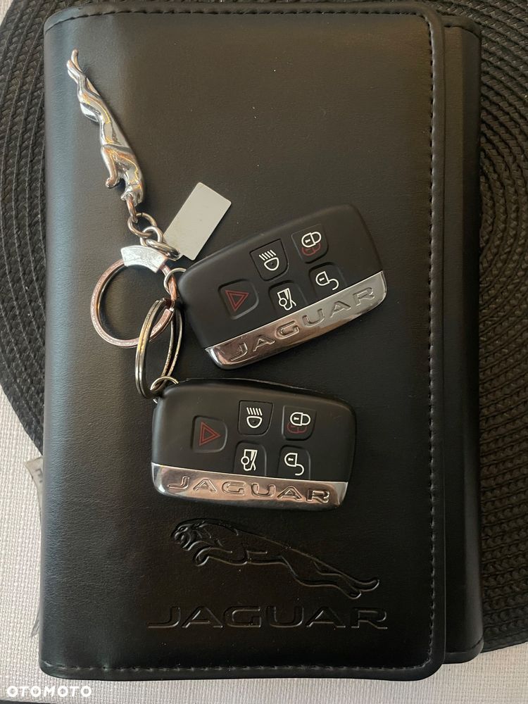 Jaguar XE 2.0 D R-Sport - 16