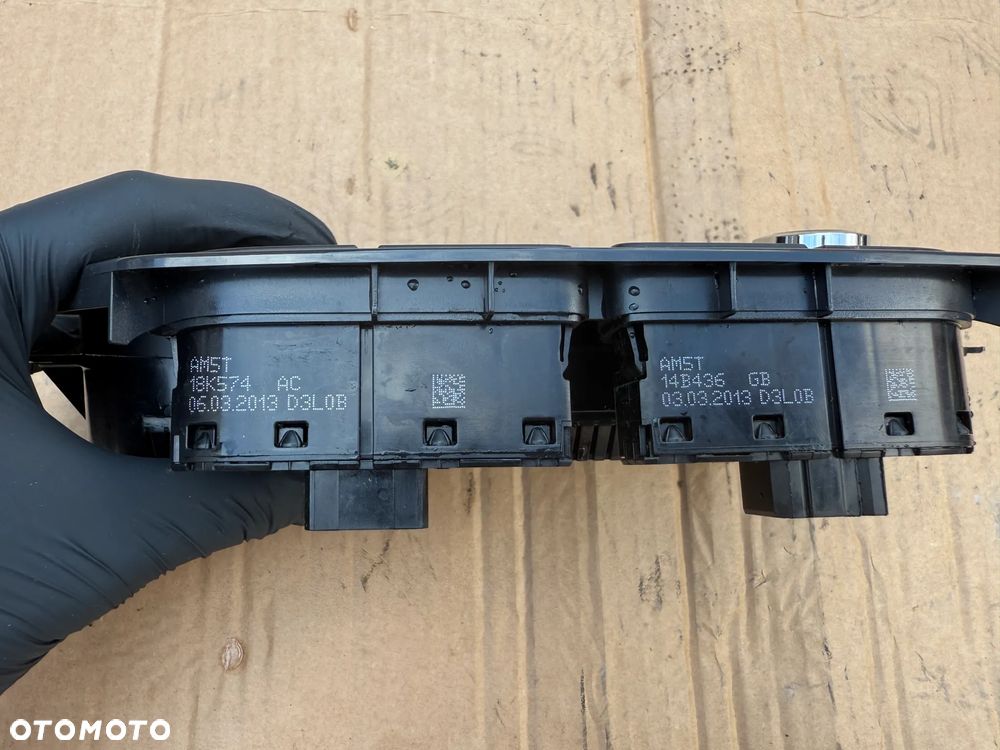 Panel sterowania nawiewu klimatyzacji DV4T18C612AC Ford Kuga II OE - 2