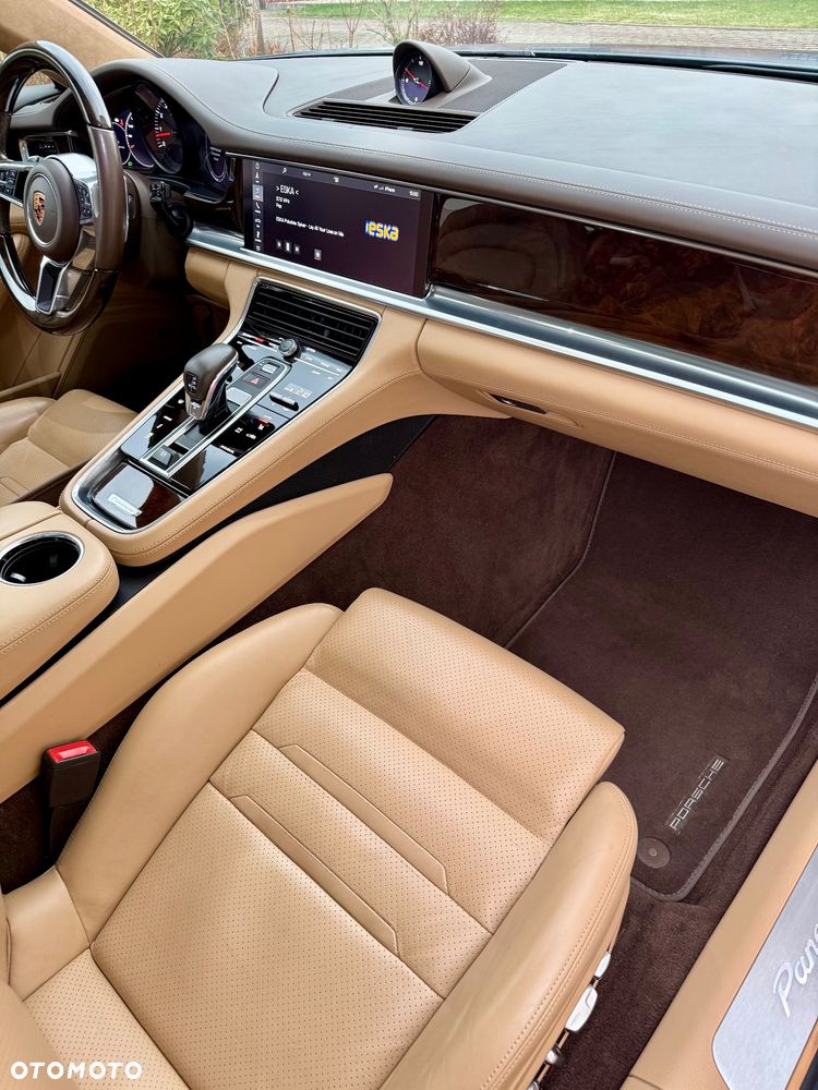 Porsche Panamera 4 - 11