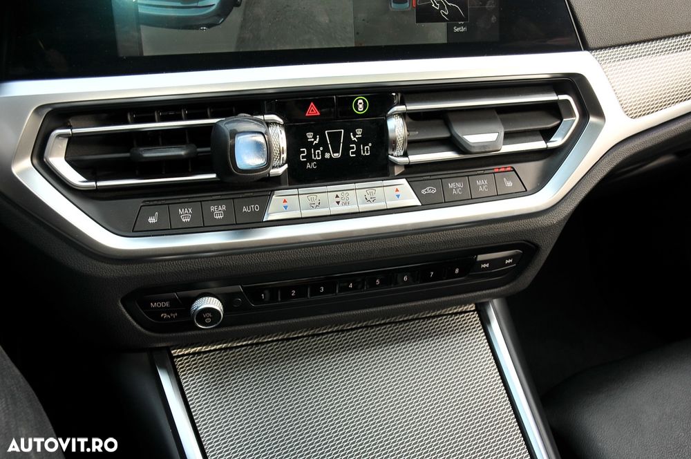 BMW Seria 3 330d xDrive AT MHEV - 33