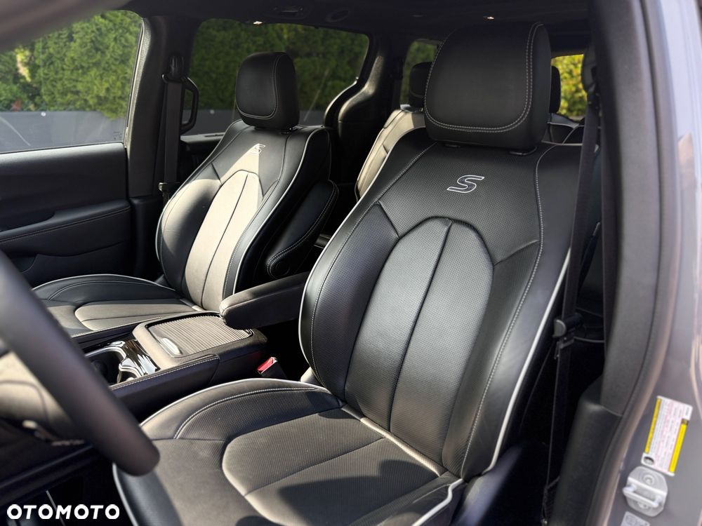 Chrysler Pacifica - 26