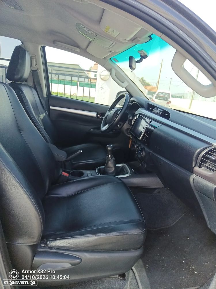 Toyota Hilux 2.4 D-4D 2WD CD Tracker - 22