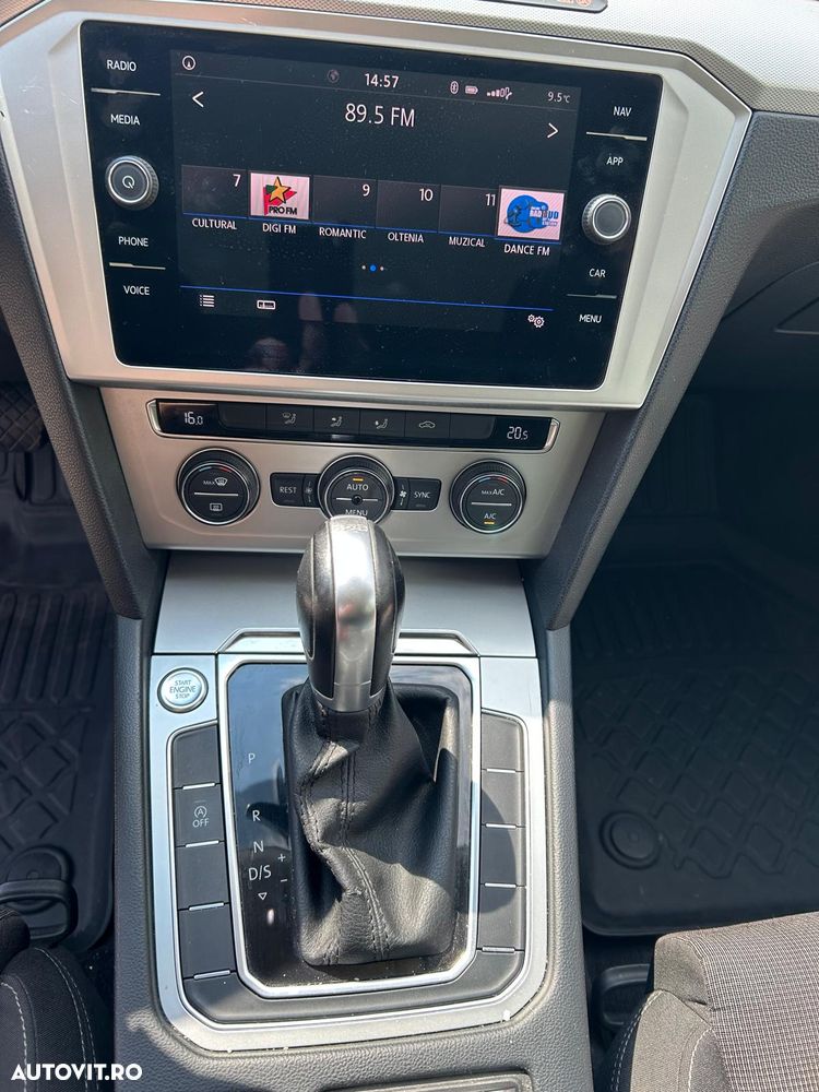 Volkswagen Passat - 11