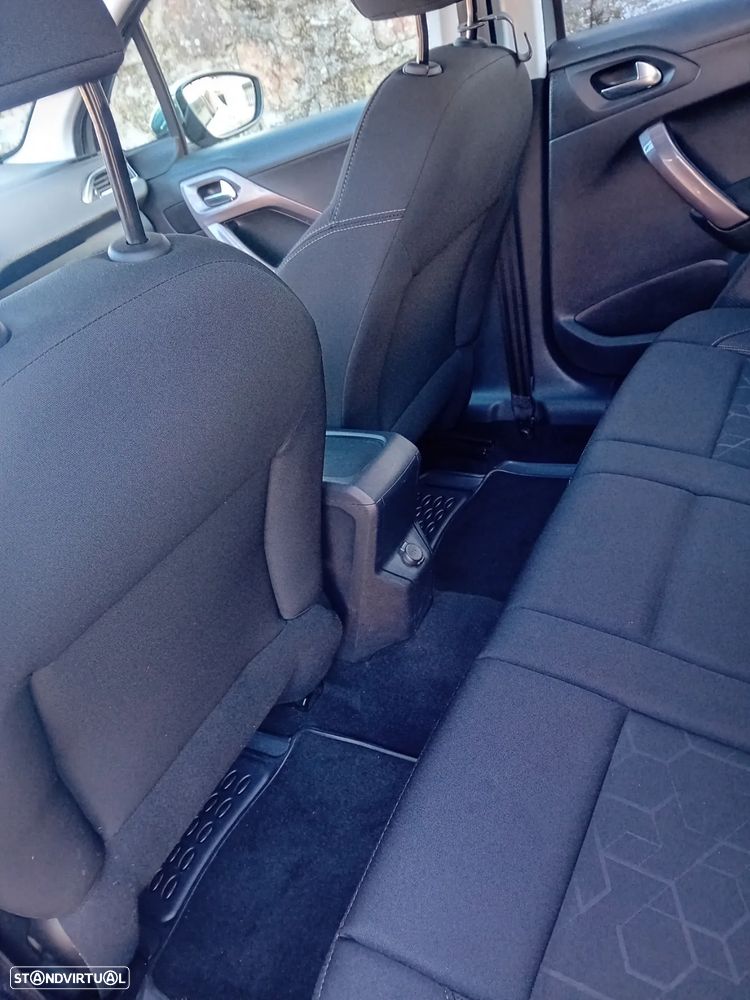 Peugeot 2008 1.6 BlueHDi Style - 16